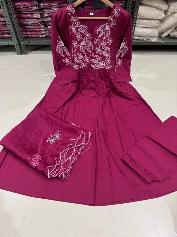 Featuring beautiful embroidery suit - Image 7