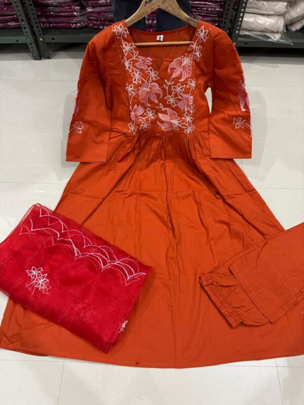 Featuring beautiful embroidery suit - Image 8