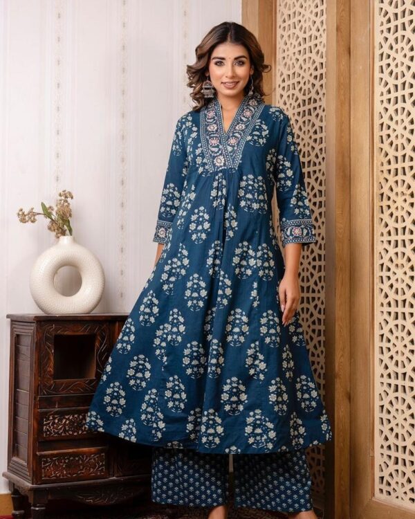 NEW FULL COTTON PRINT HAND WORK ANARKALI KURTI PANT MALMAL DUPATTA ARRIVAL - Image 3