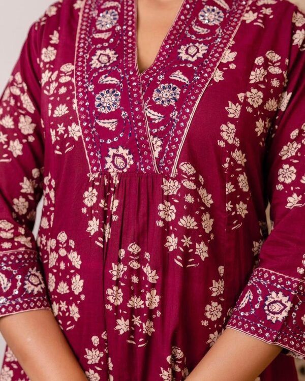 NEW FULL COTTON PRINT HAND WORK ANARKALI KURTI PANT MALMAL DUPATTA ARRIVAL - Image 4
