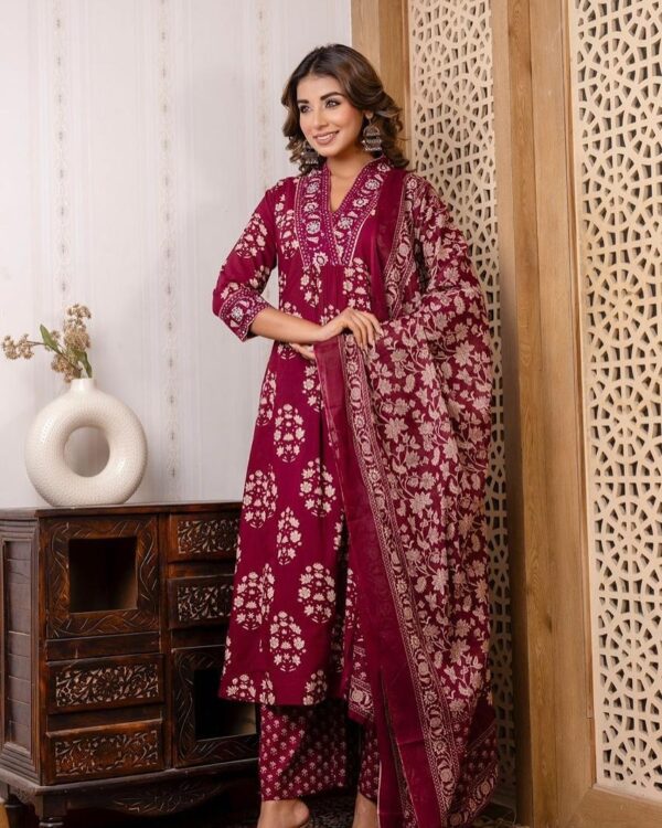 NEW FULL COTTON PRINT HAND WORK ANARKALI KURTI PANT MALMAL DUPATTA ARRIVAL - Image 2