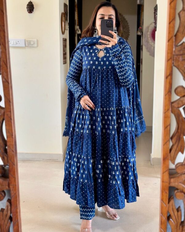 Full heavy discharge print Indigo Blue colour - Image 3